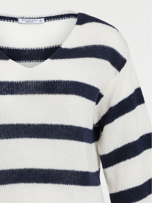 Pull col V rayé grande...