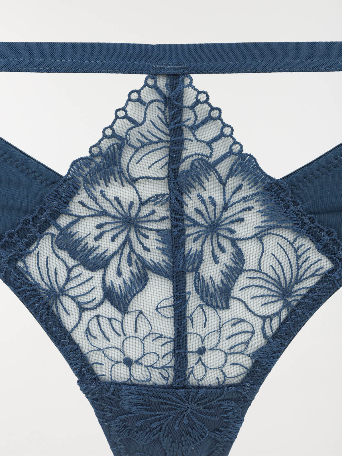 Tanga en microfibre et dentelle femme