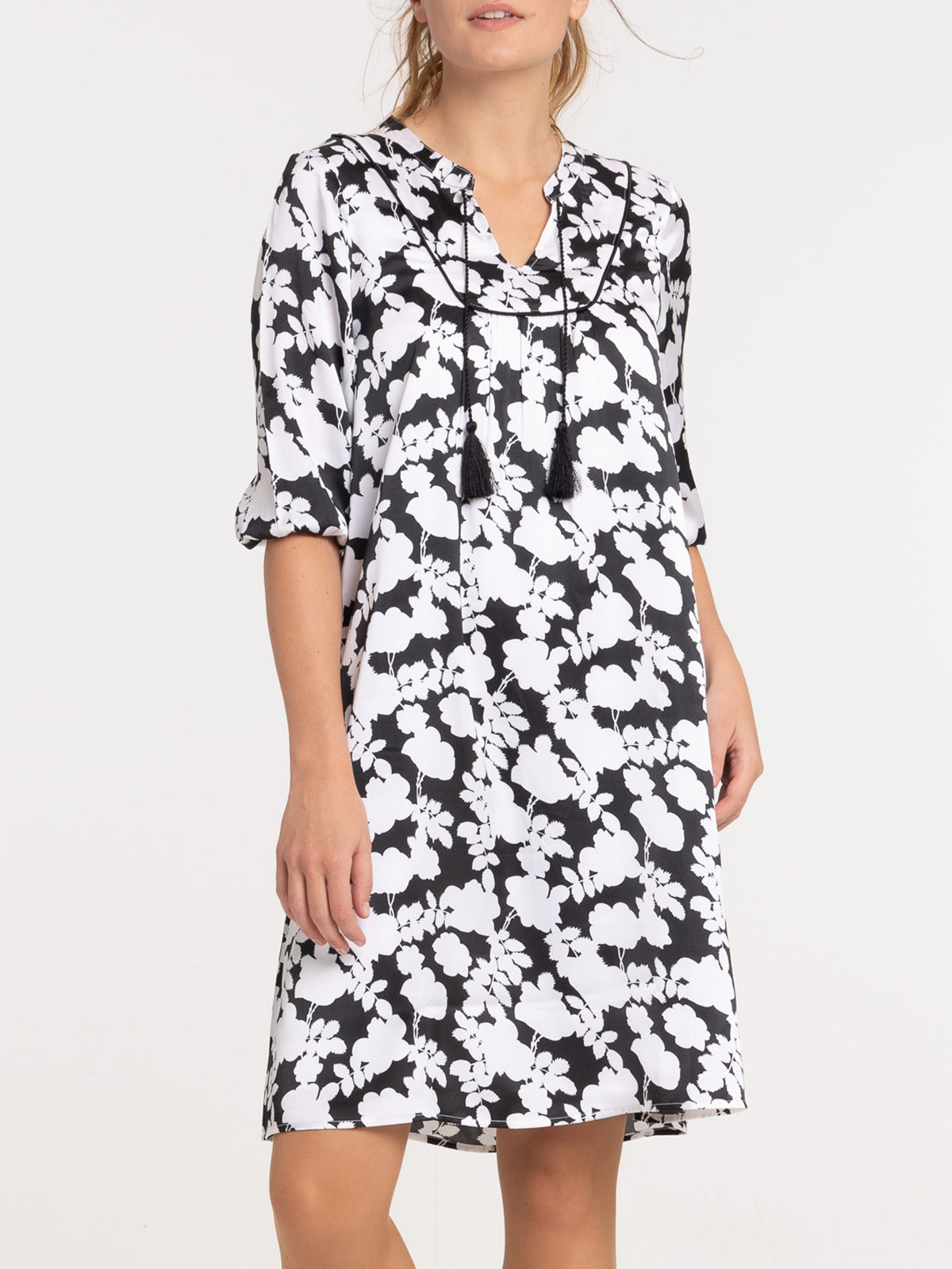 Robe imprimée noire et blanche femme