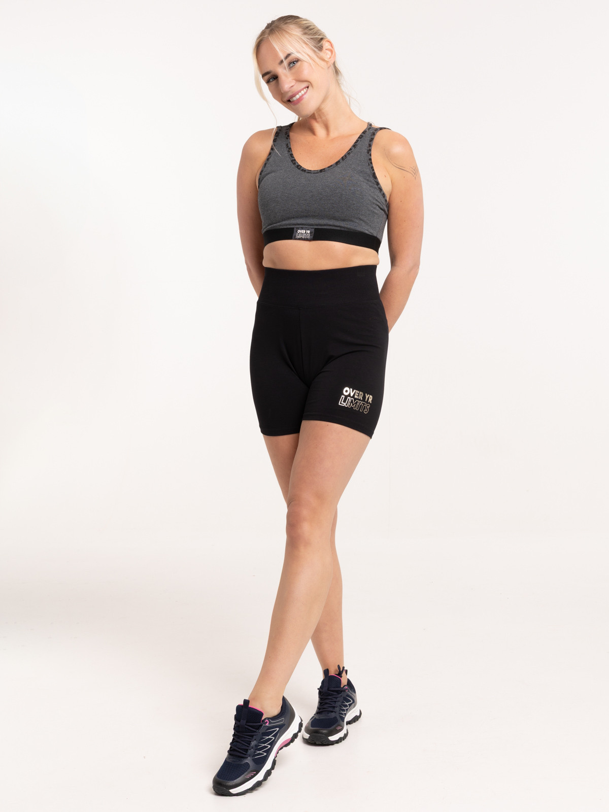 Cycliste de sport noir femme