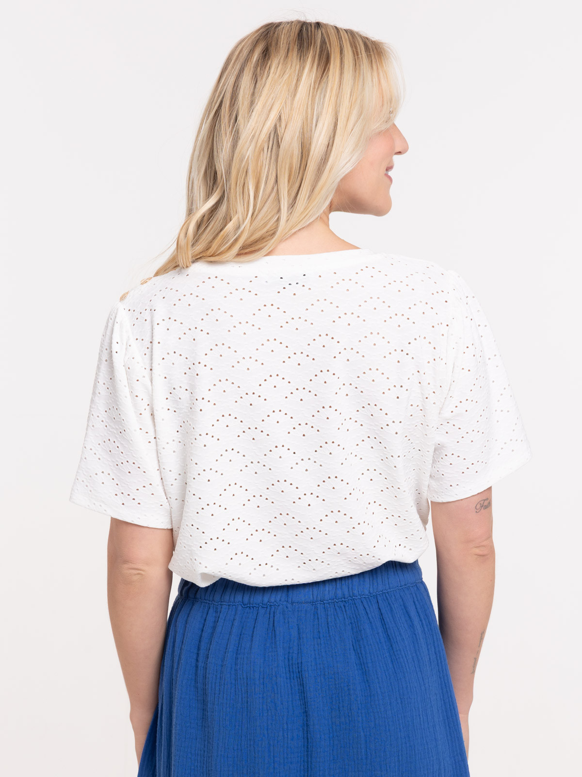 T-shirt boutons épaule femme blanc cassé T-shirt boutons épaule femme blanc cassé