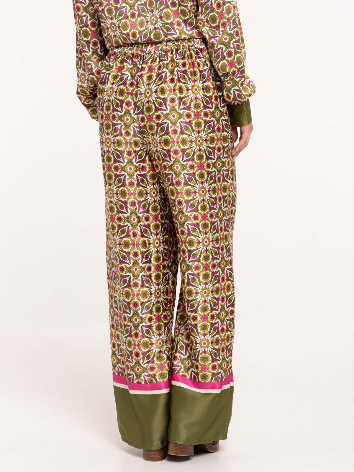 Pantalon large satiné imprimé femme