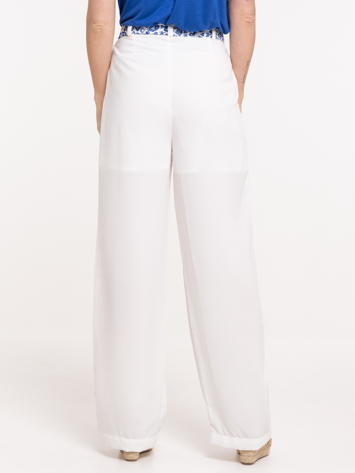 Pantalon ceinturé blanc cassé femme