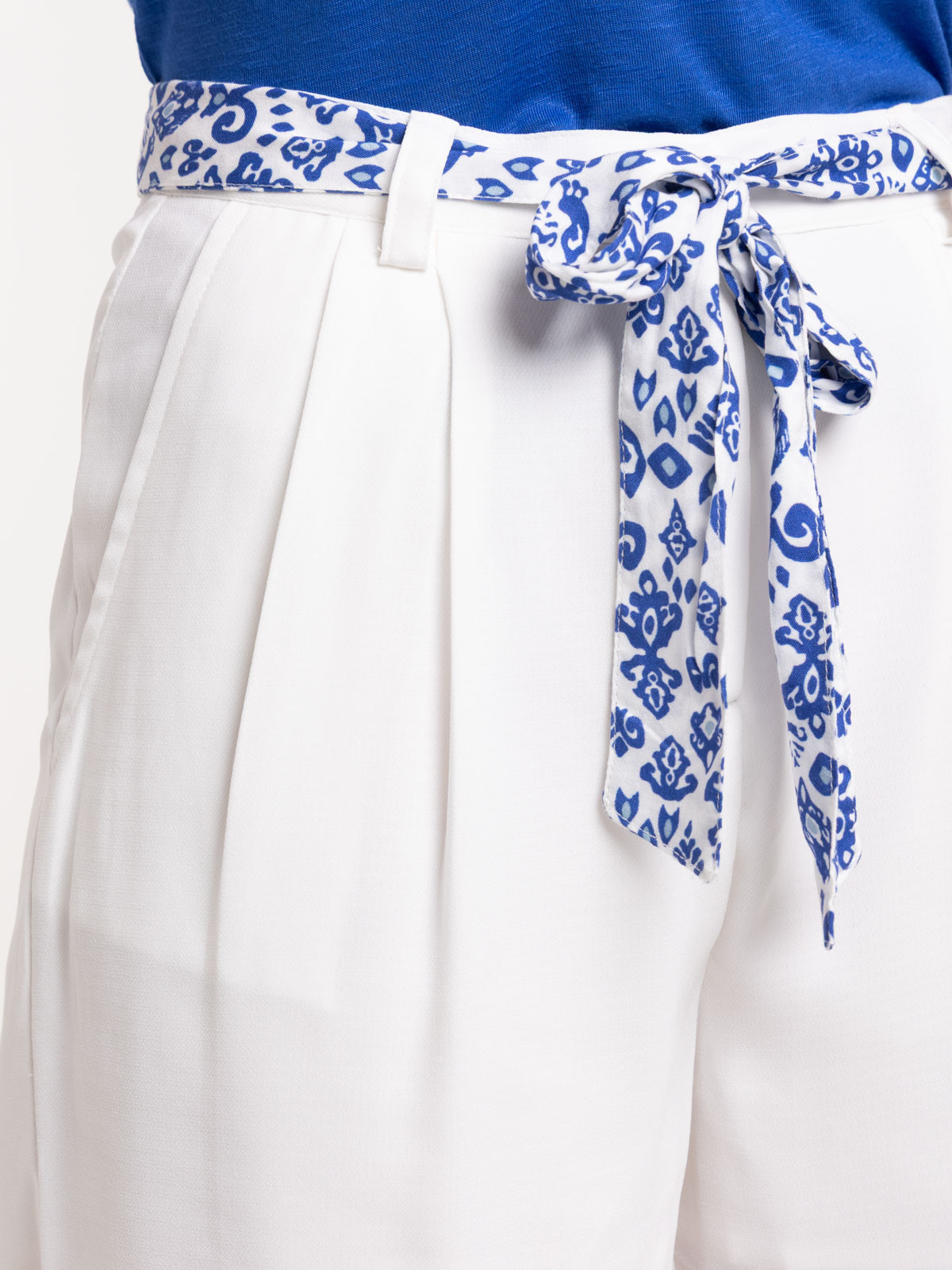 Pantalon ceinturé blanc cassé femme