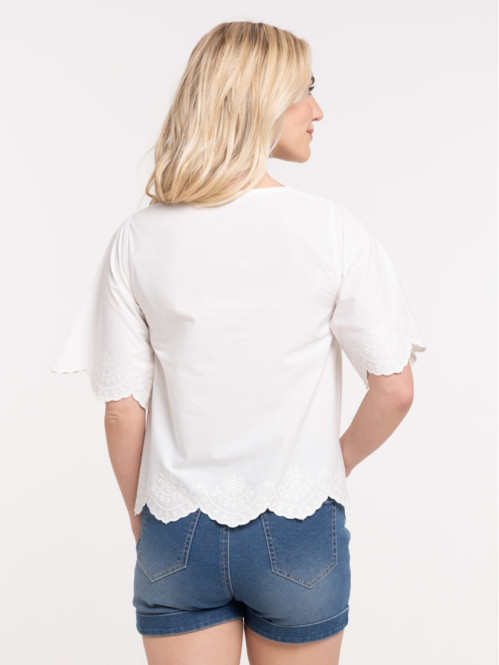 Blouse nouée et brodée...