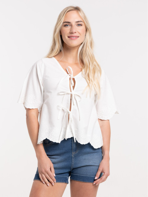Blouse nouée et brodée...