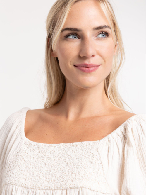 Blouse brodée blanc cassé...