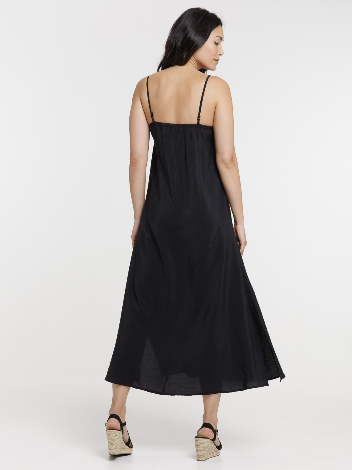 Robe longue satinée noire femme