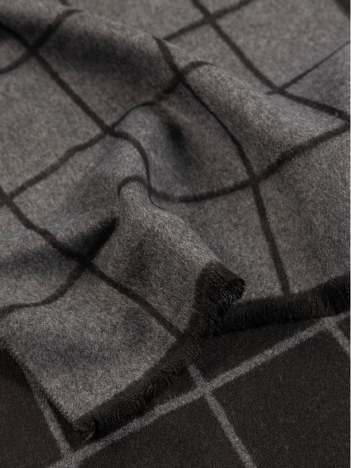 Echarpe noire motif carreaux homme Echarpe noire motif carreaux homme