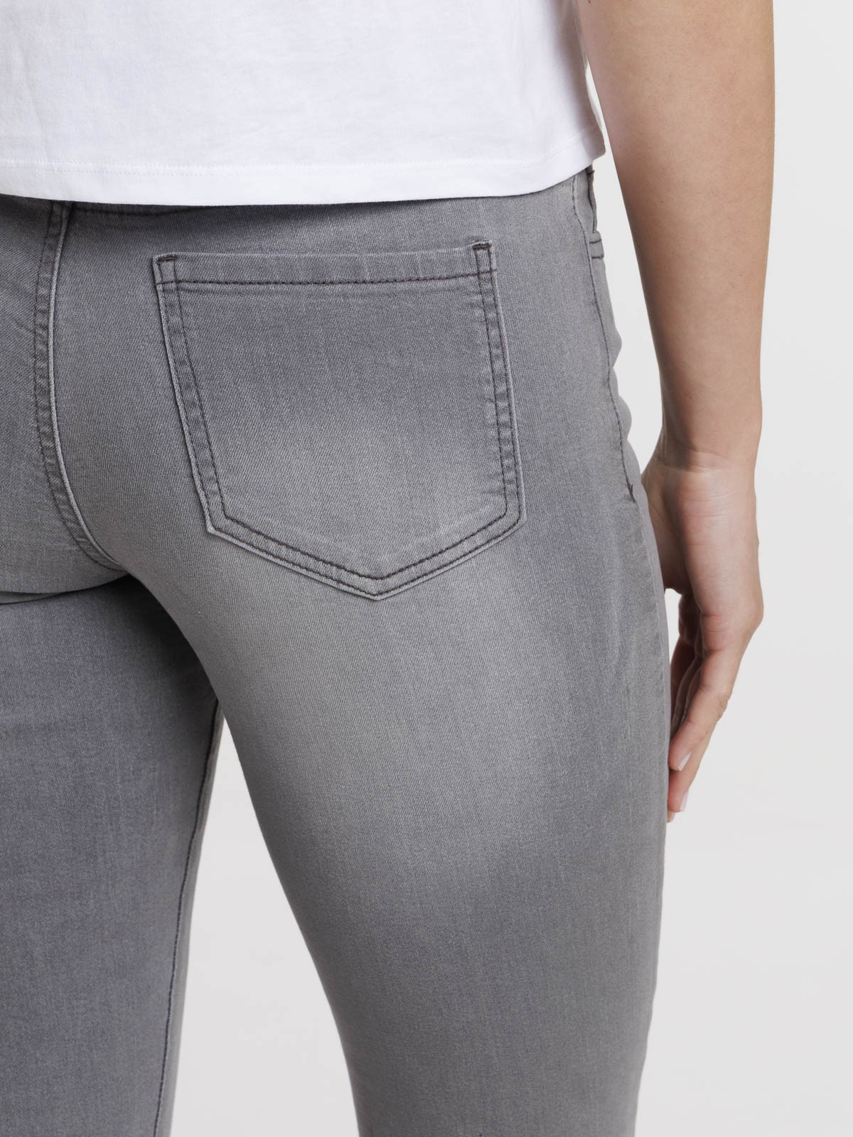 Jean slim basique gris femme