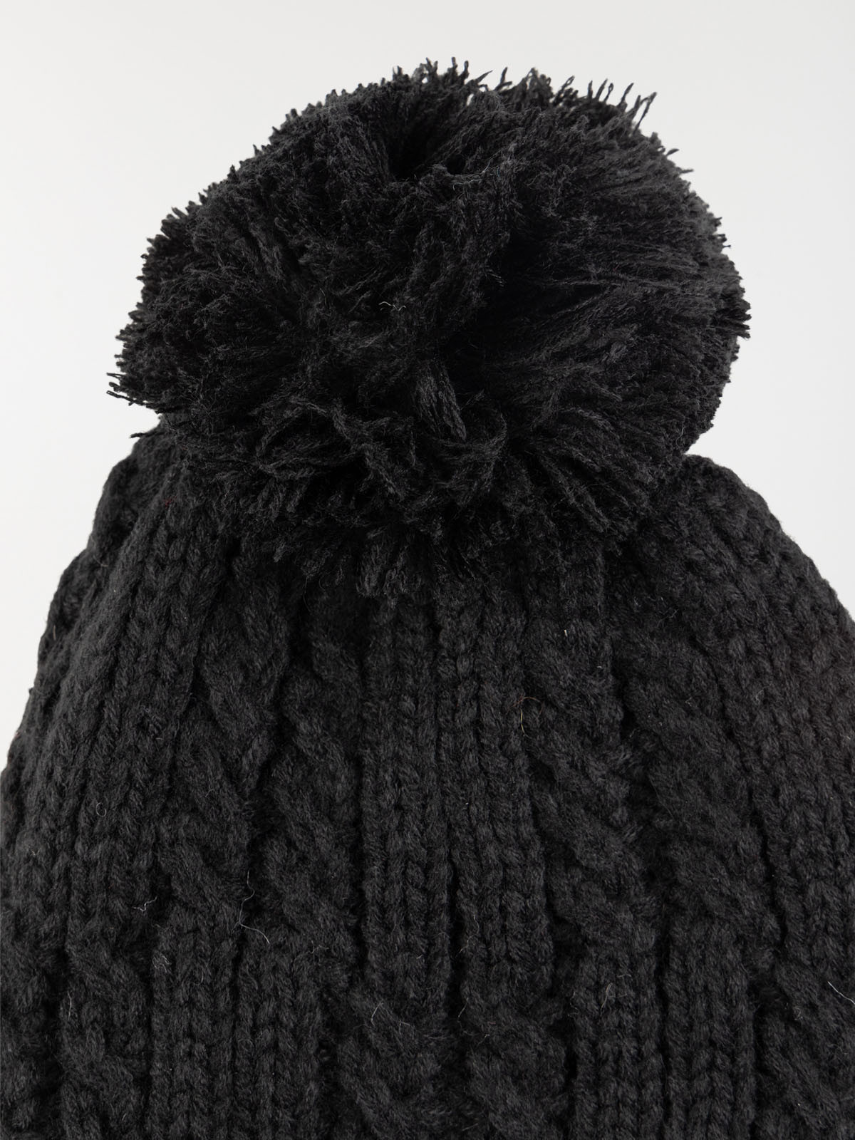 Bonnet torsadé et pompon femme Bonnet torsadé et pompon femme