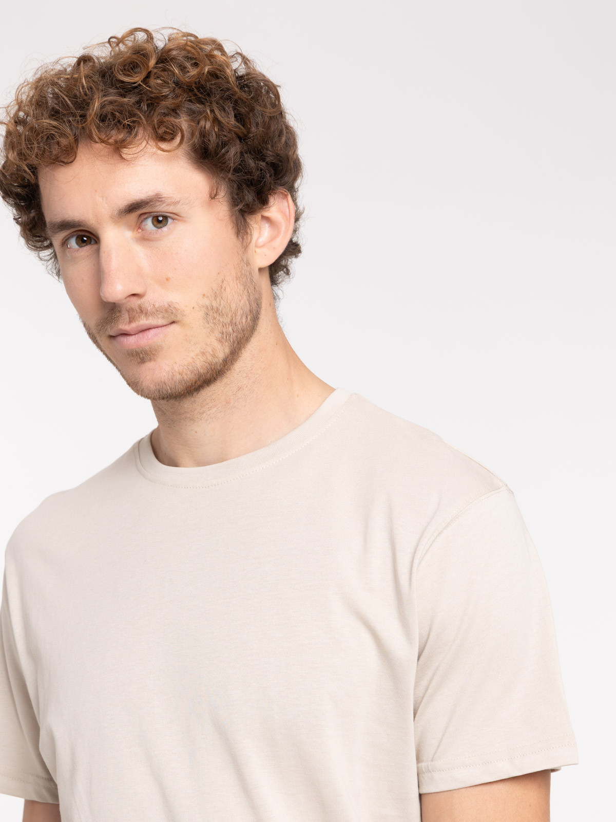 T-shirt basique col rond blond homme T-shirt basique col rond blond homme