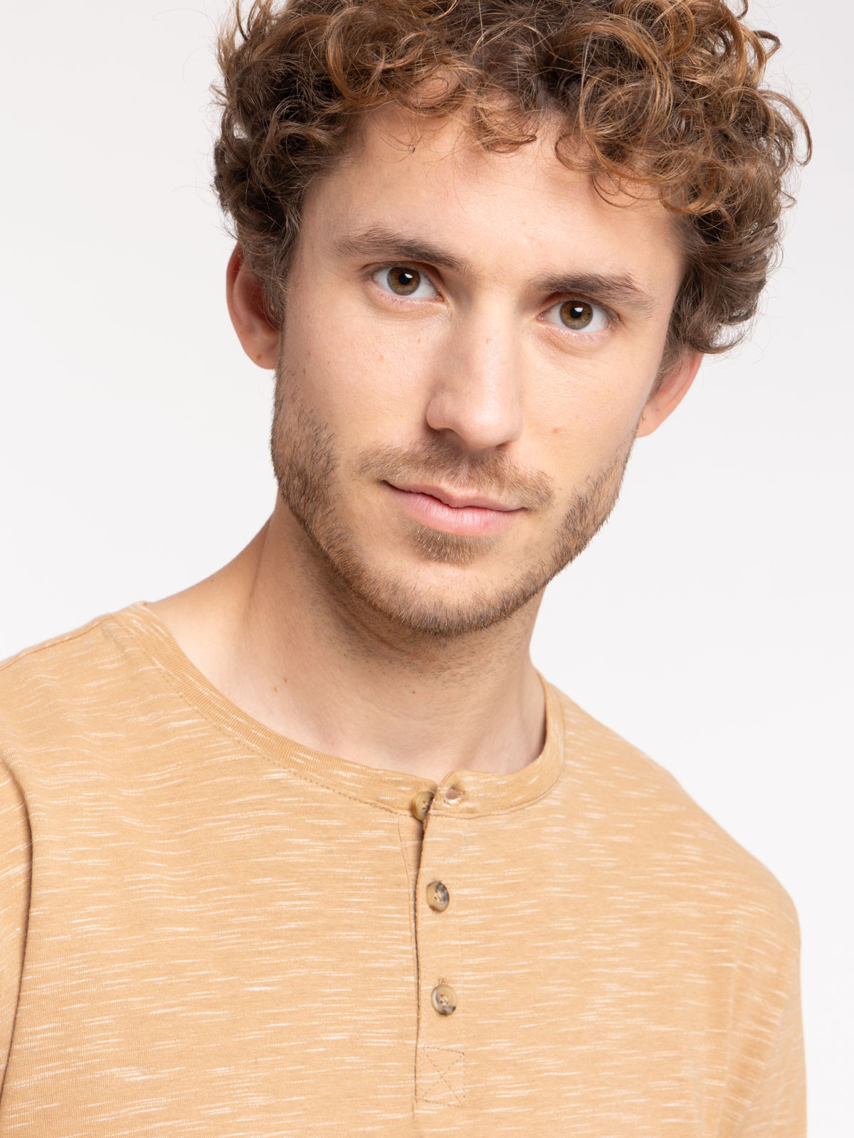 T-shirt col rond boutonné homme