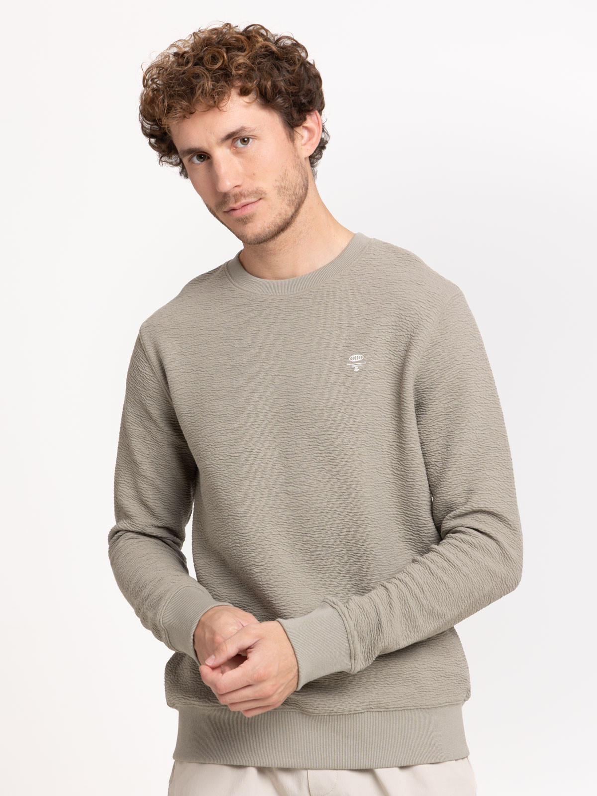Sweat uni motif poitrine homme Sweat uni motif poitrine homme