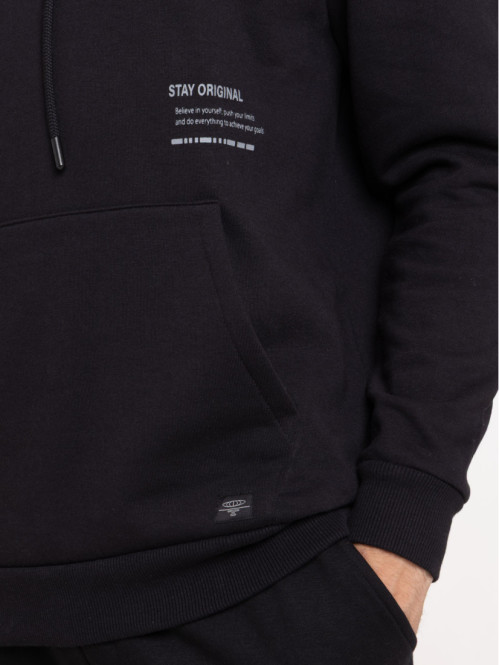 Sweat capuche motif devant...