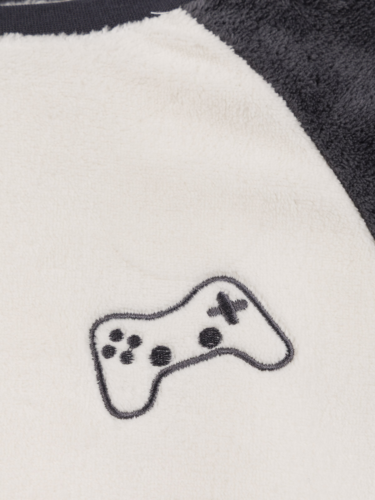 Pyjama manette jeu vidéo garçon (3-12A) Pyjama manette jeu vidéo garçon (3-12A)