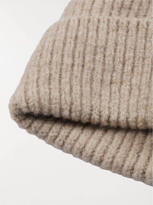 Bonnet en tricot camel...