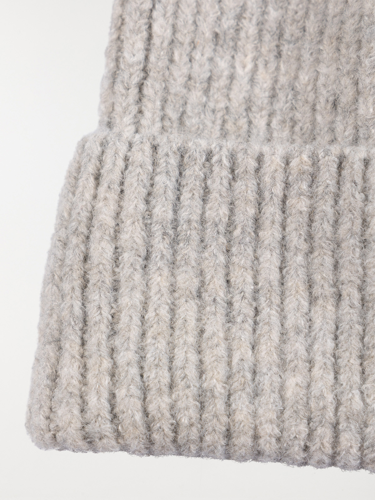 Bonnet en tricot gris clair chiné femme Bonnet en tricot gris clair chiné femme