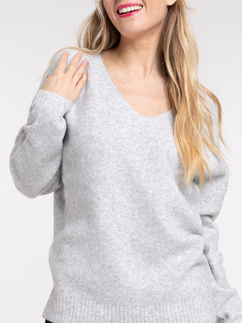 Pull col V côtelé gris chiné femme
