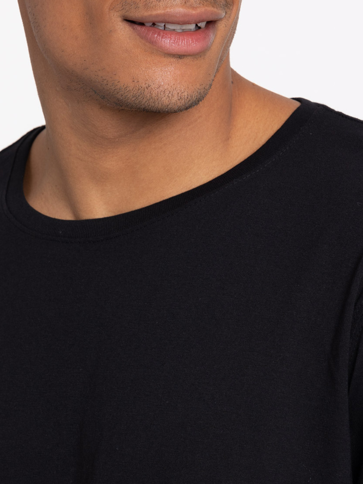 T-shirt noir manches longues homme T-shirt noir manches longues homme