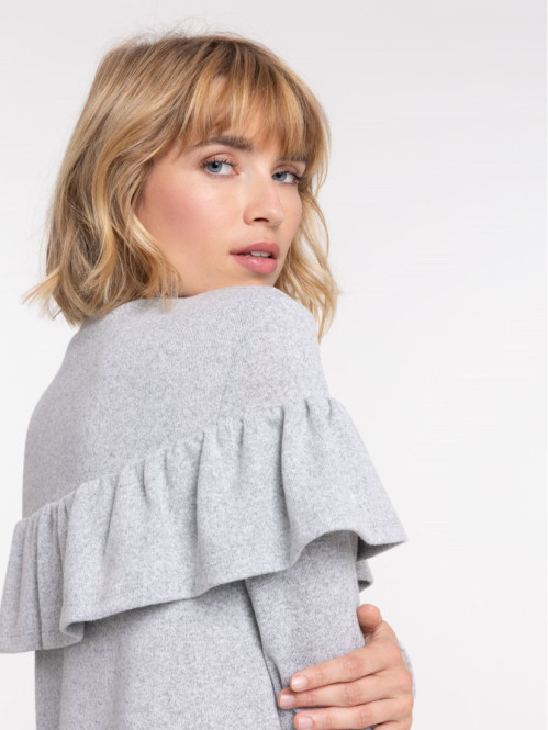 Pull volanté gris clair...