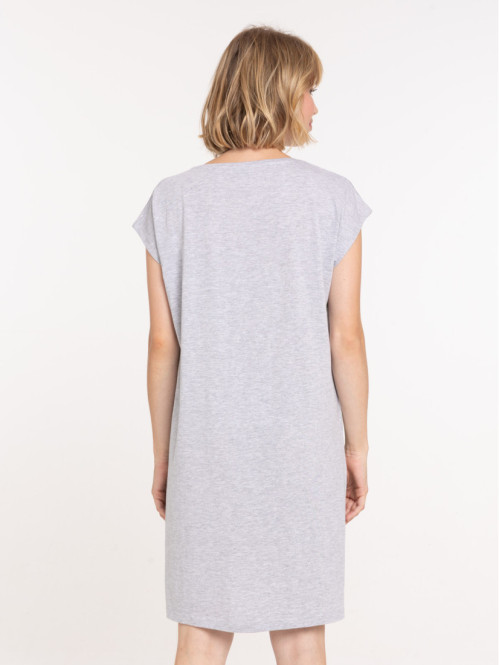 Chemise de nuit attachiante...