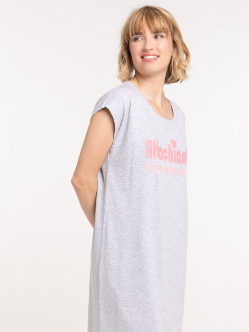 Chemise de nuit attachiante...