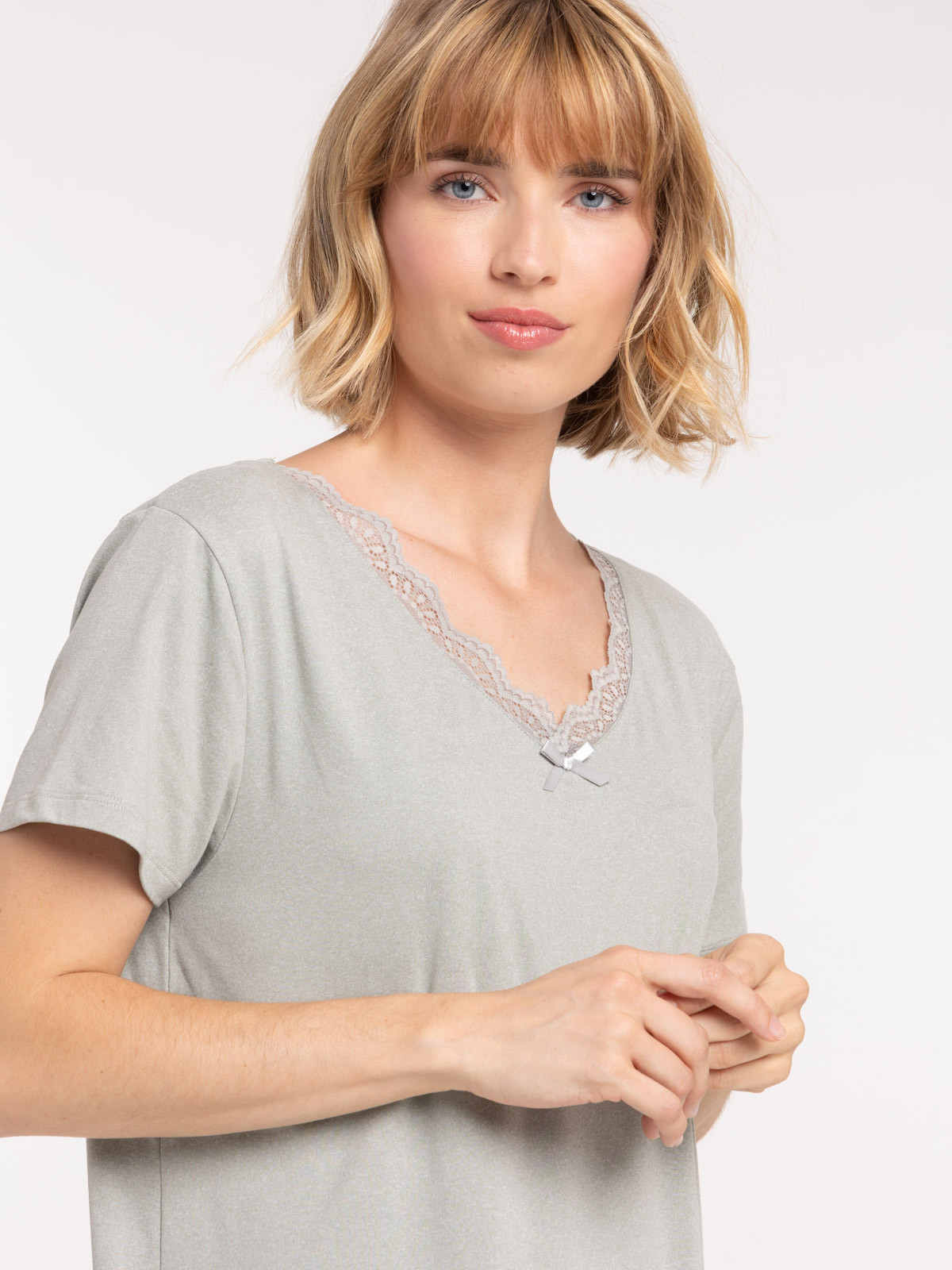 Chemise de nuit col V dentelle femme Chemise de nuit col V dentelle femme