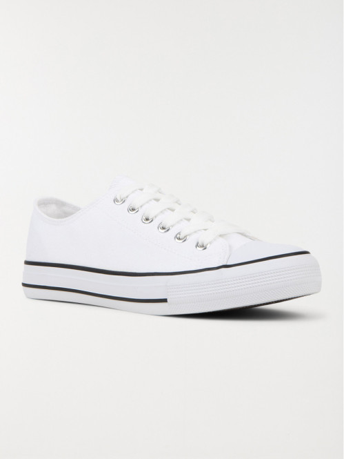 Tennis en toile blanche...