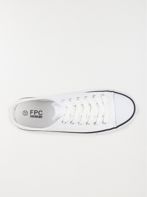 Tennis en toile blanche...