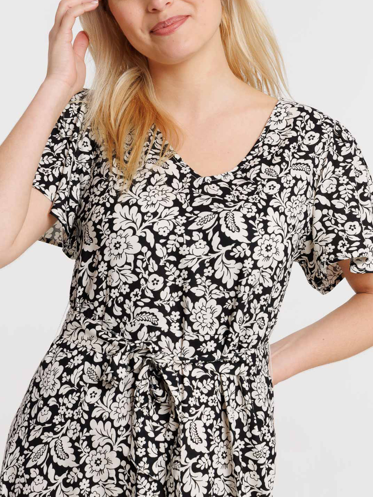 Robe noire fleurie femme