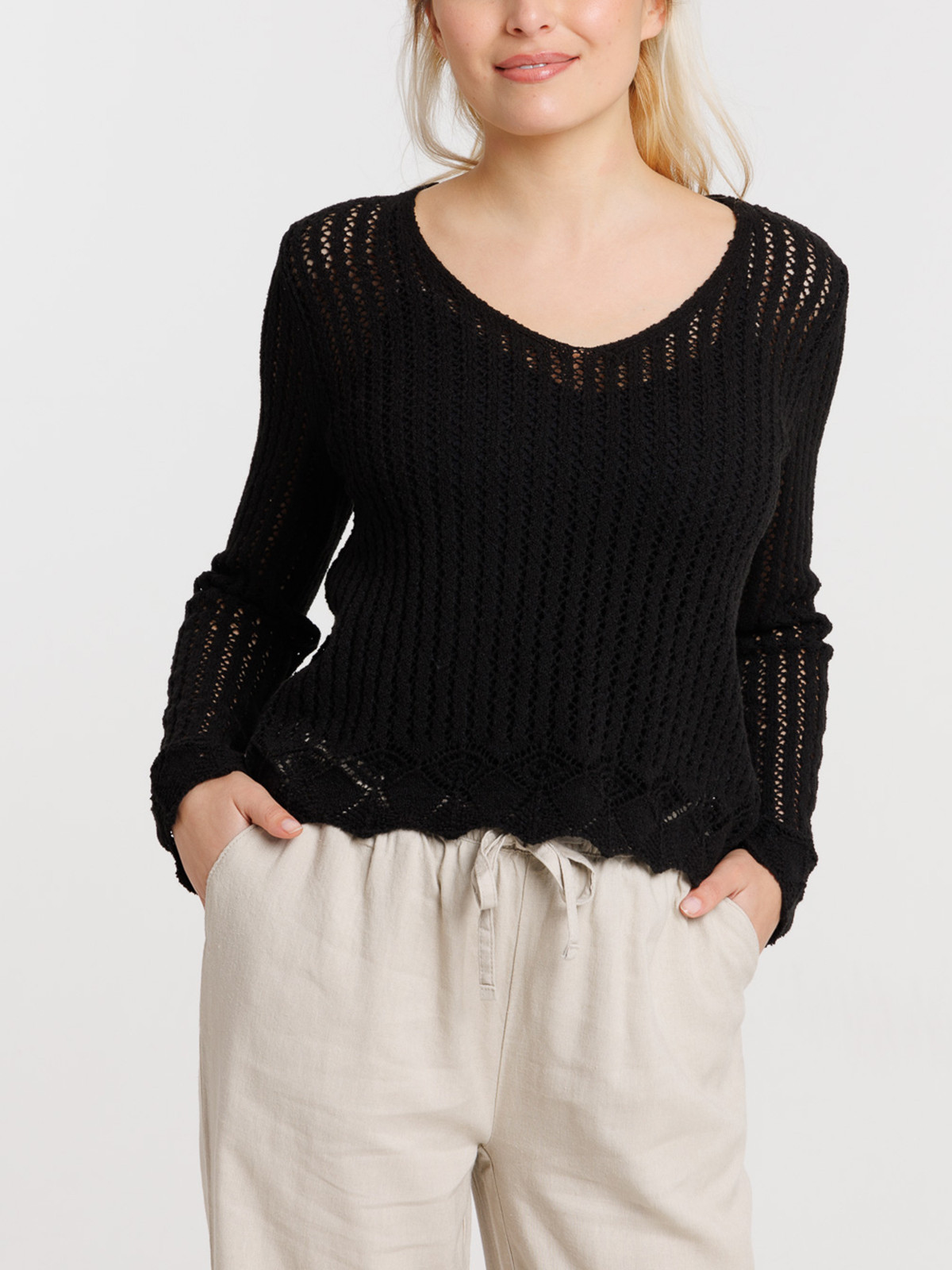 Pull crochet noir col V femme Pull crochet noir col V femme