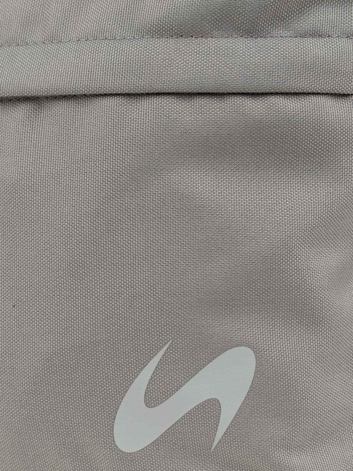 Sac à dos gris poche avant zippée Sac à dos gris poche avant zippée