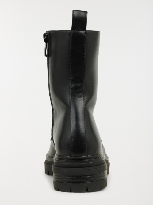 Bottine lacet coloris noir...