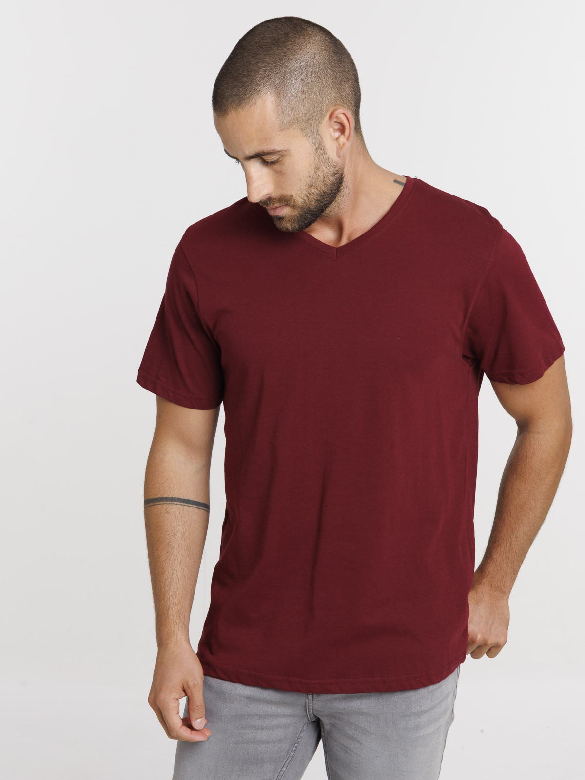 T-shirt col V pourpre homme