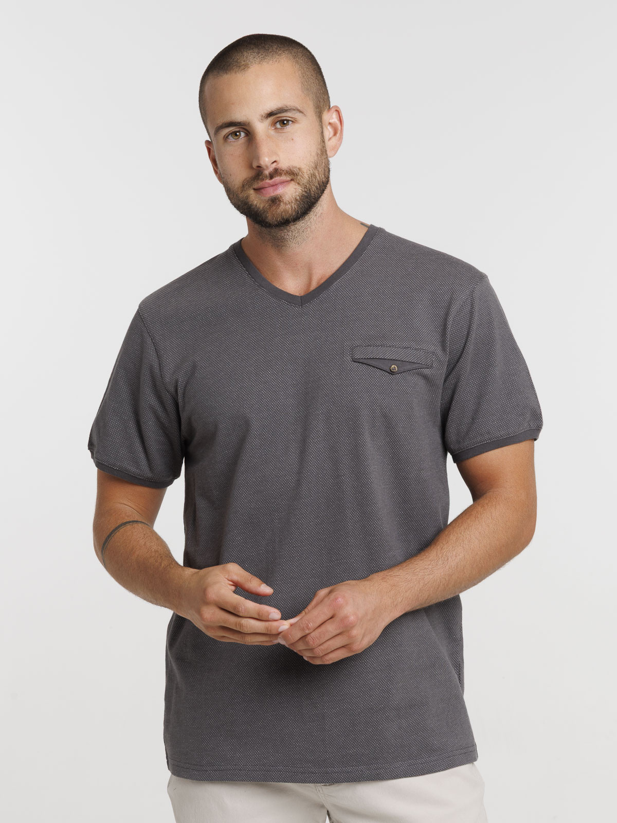 T-shirt homme fausse poche poitrine T-shirt homme fausse poche poitrine