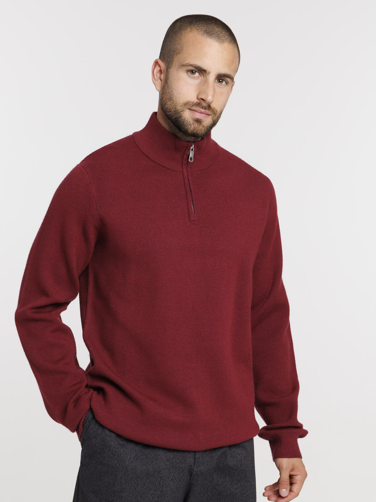 Pull zippé col montant pourpre homme