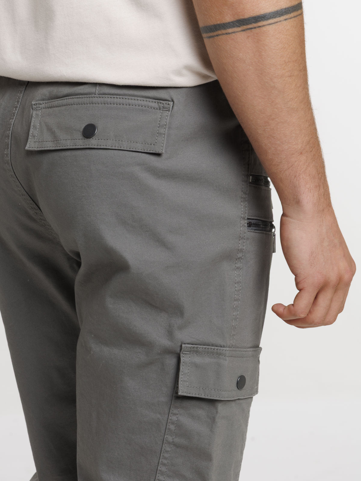 Pantalon homme coupe cargo
