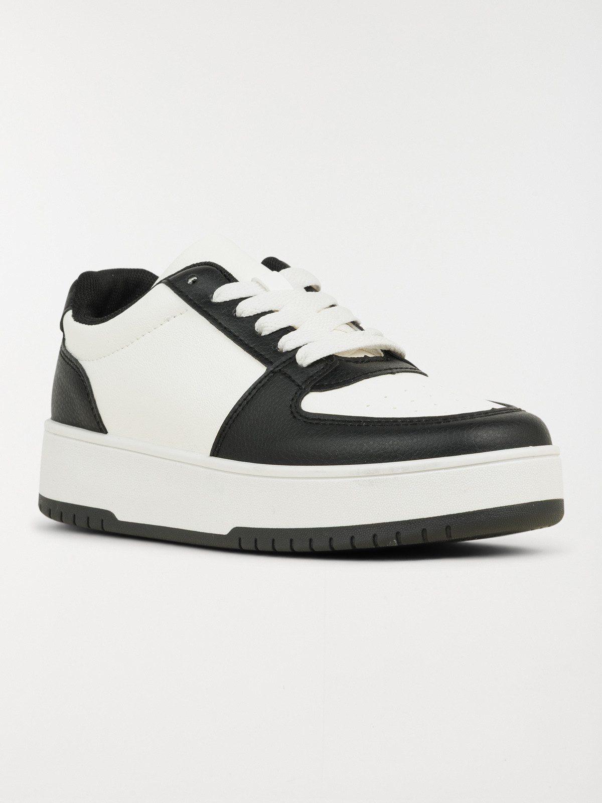 Basket basse à lacets femme (36-41)