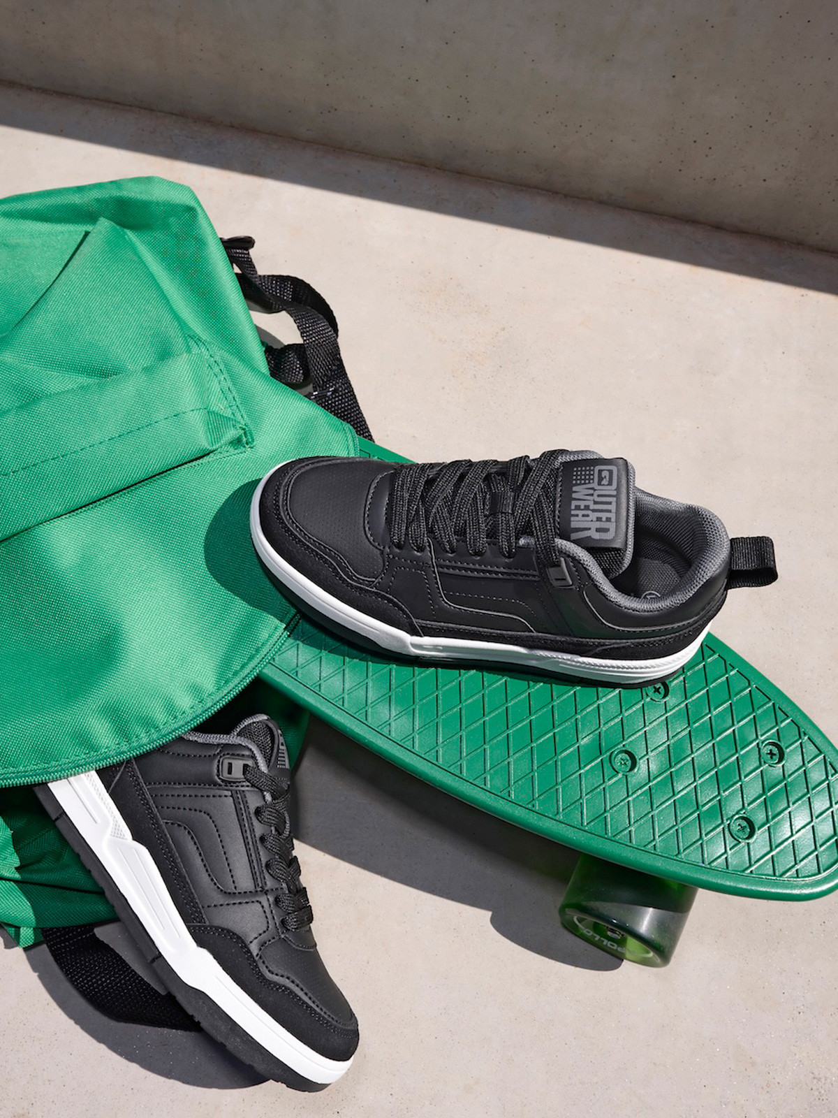 Baskets basses noires garçon (31-39)