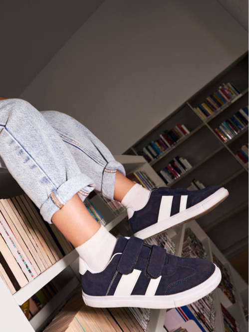 Baskets bandes blanches...