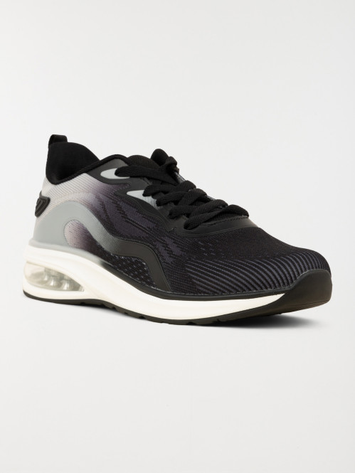 Baskets de sport à lacets...