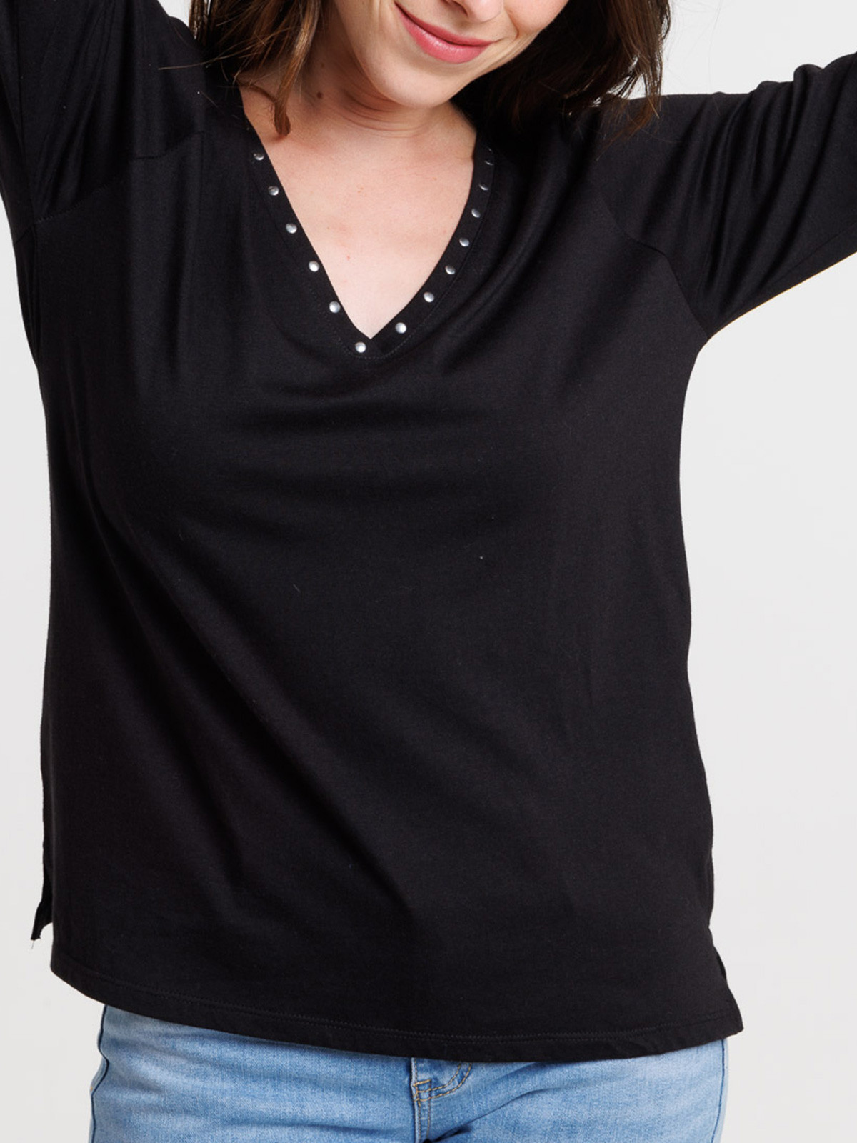 T-shirt col V studs noir femme