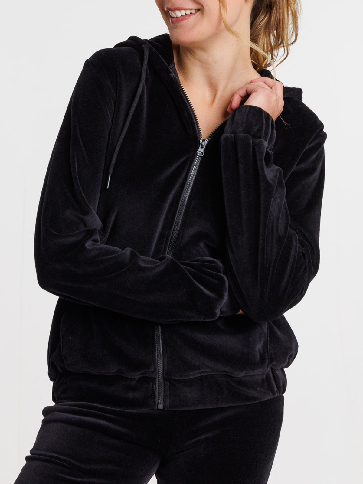 Sweat à capuche velours noir femme Sweat à capuche velours noir femme