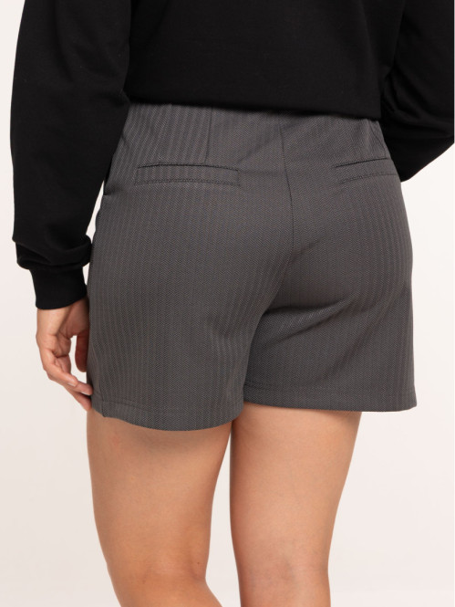 Short femme motif chevron