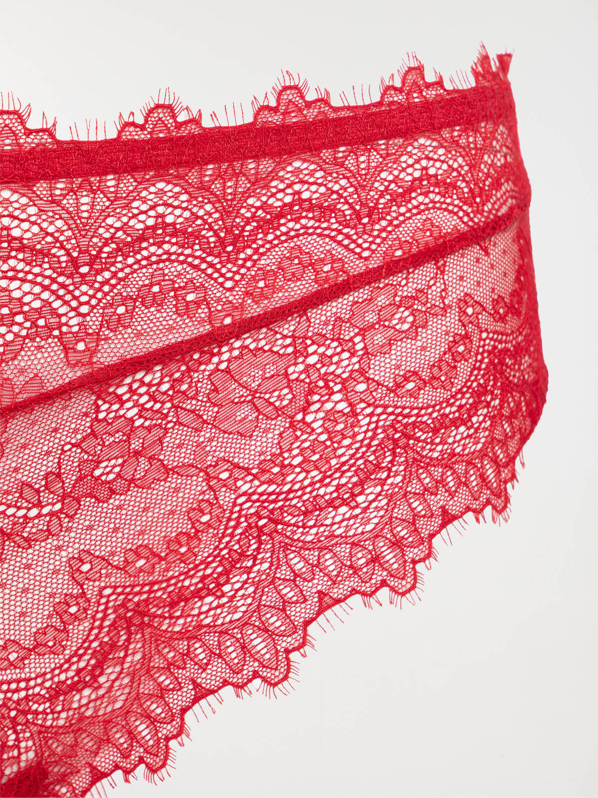 Tanga dentelle rouge grande taille femme