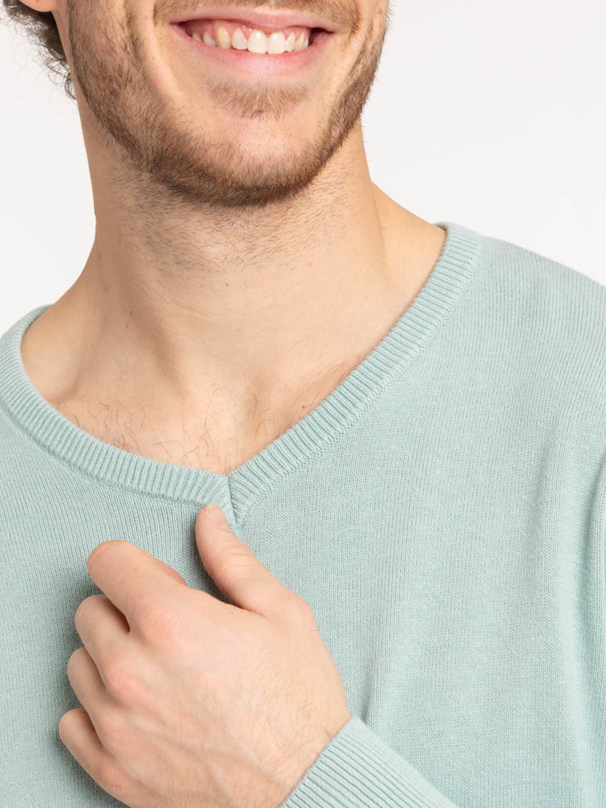 Pull col V bleu amande homme