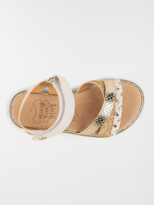 Nu pied blanche et doré...