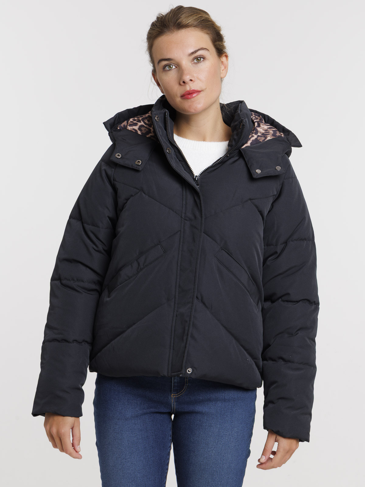 Doudoune courte à capuche léopard femme Doudoune courte à capuche léopard femme