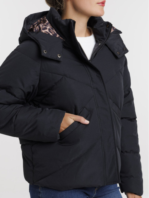 Doudoune courte à capuche...